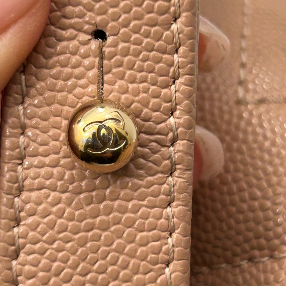 SOLD PRIVATE
Chanel Le Boy Old Medium Light Gold Hardware - Picture 15 of 16